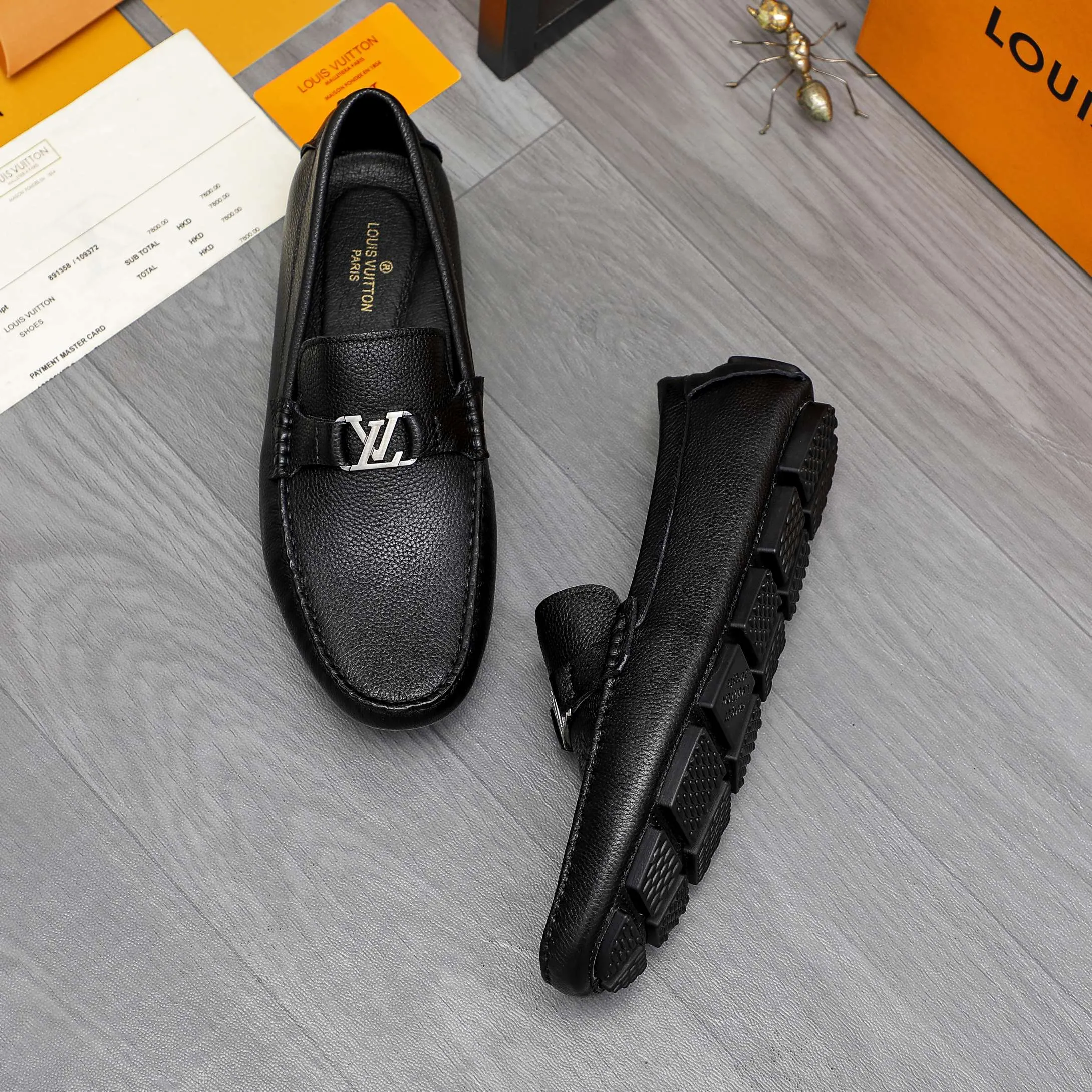 Men's shoes💰400 Product trademark: LV "Louis Vuitton" casual slip-on shoes Regular size: 38-45 (45 is custom-made and non-returnable) Product materials: Selected pebbled cowhide upper, pigskin lining, rubber outsole